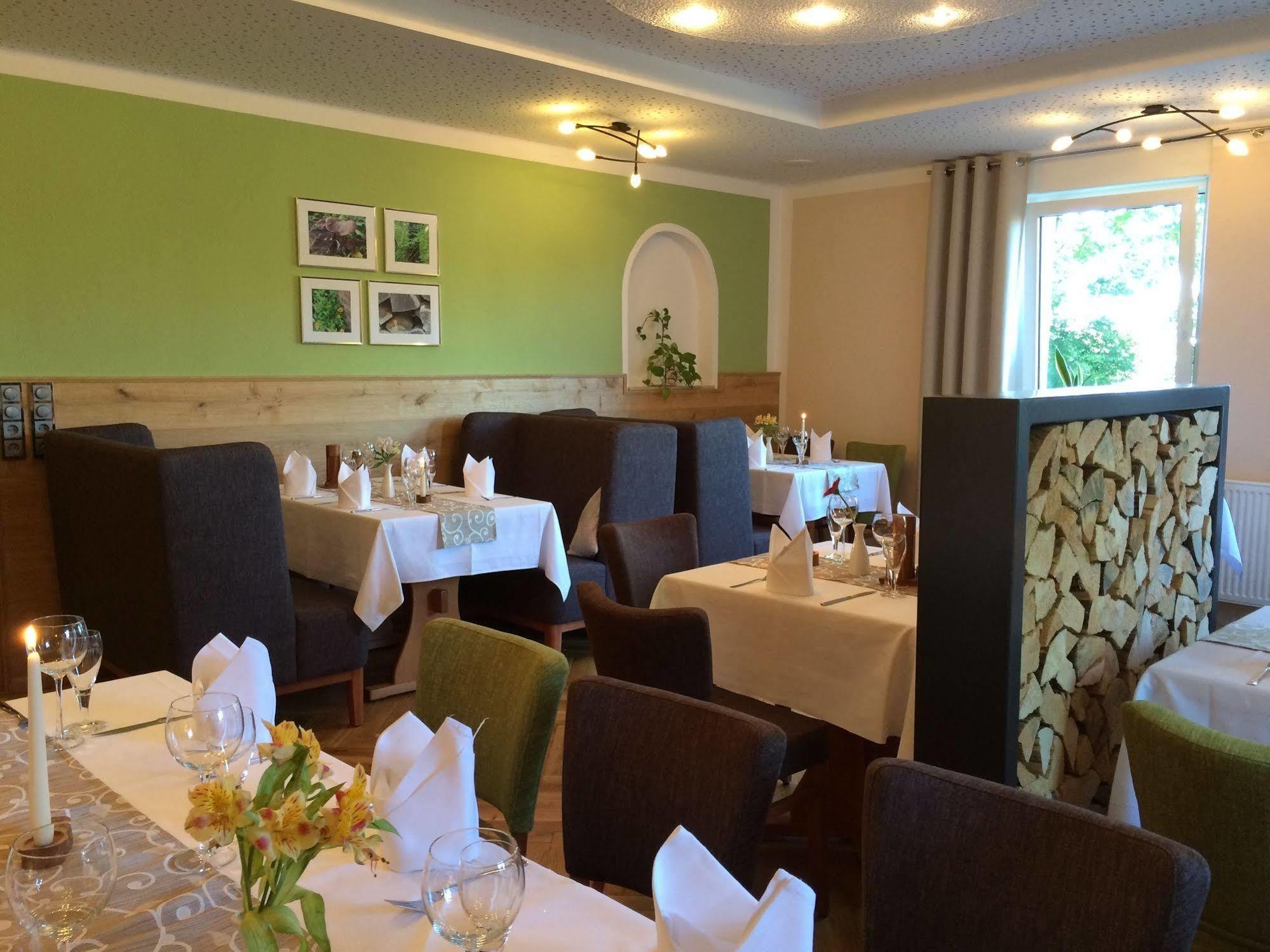 Hotel Restaurant Zwergschloesschen 게라 외부 사진